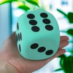 Vahtplastist mängutäringud – sobivad kasutamiseks CoolSofti lauamängudes, nagu Kiki & Sügis või Kivi-paber-käärid seiklus. 🎲🦒